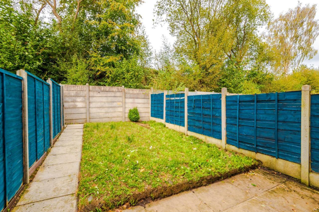 Manchester Comfortable 3 Bedroom House, Free Parking, Wifi & Disneyplus Worsley Exterior photo